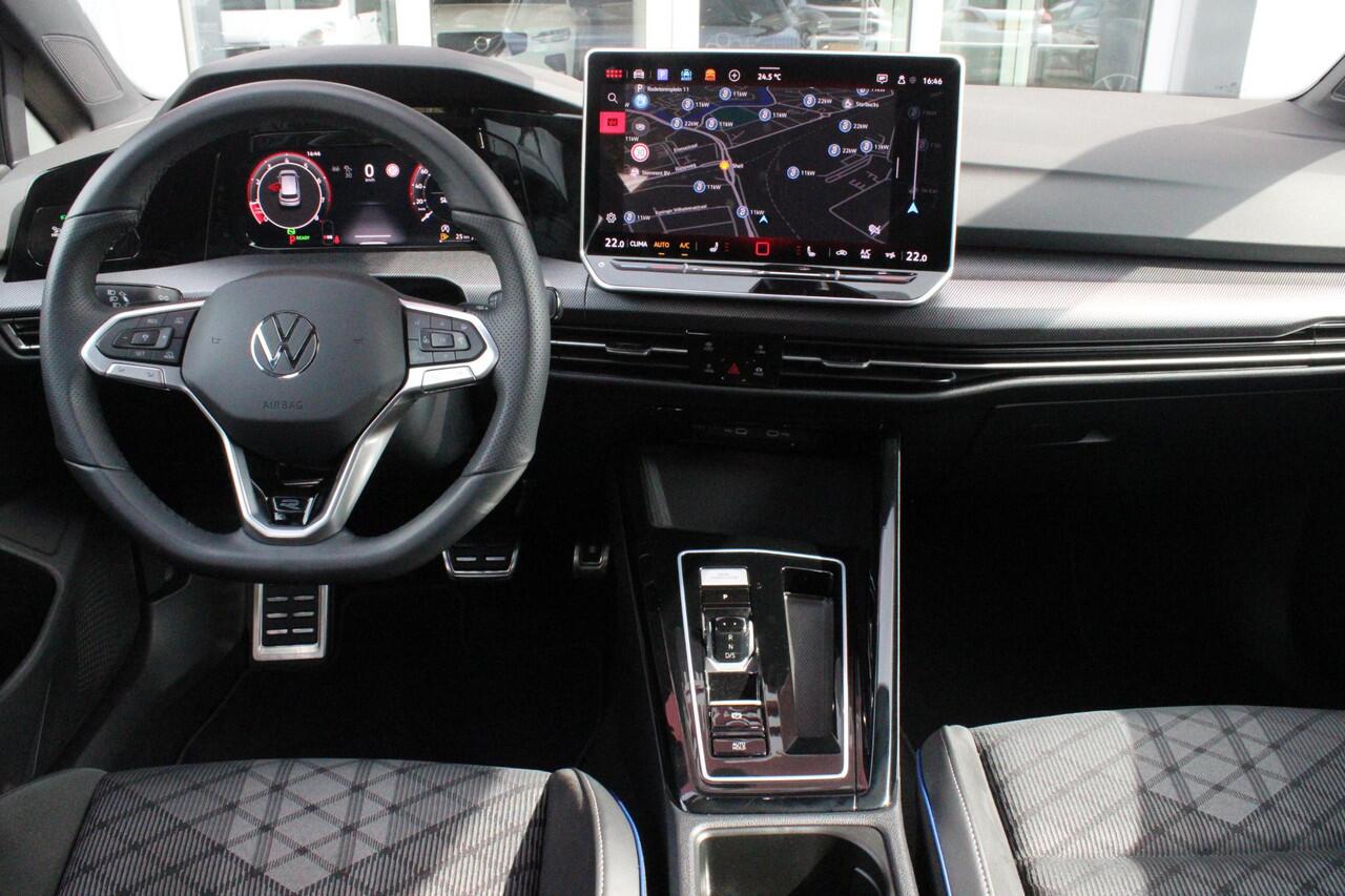 Volkswagen GOLF 8.5 1.5 eTSI 150PK AUTOMAAT R-LINE EDITION | PANORAMISCH SCHUIF/KANTEL DAK | LICHTMETALEN VELGEN 18" "YORK" | 360? CAMERA | 3-ZONE AIRCONDITIONING INCL. AIRCARE | RIJASSISTENT PAKKET O.A. ADAPTIVE CRUISE CONTROL, LANE ASSIST, DODEHOEK DETECTIE | NAVIGATIE