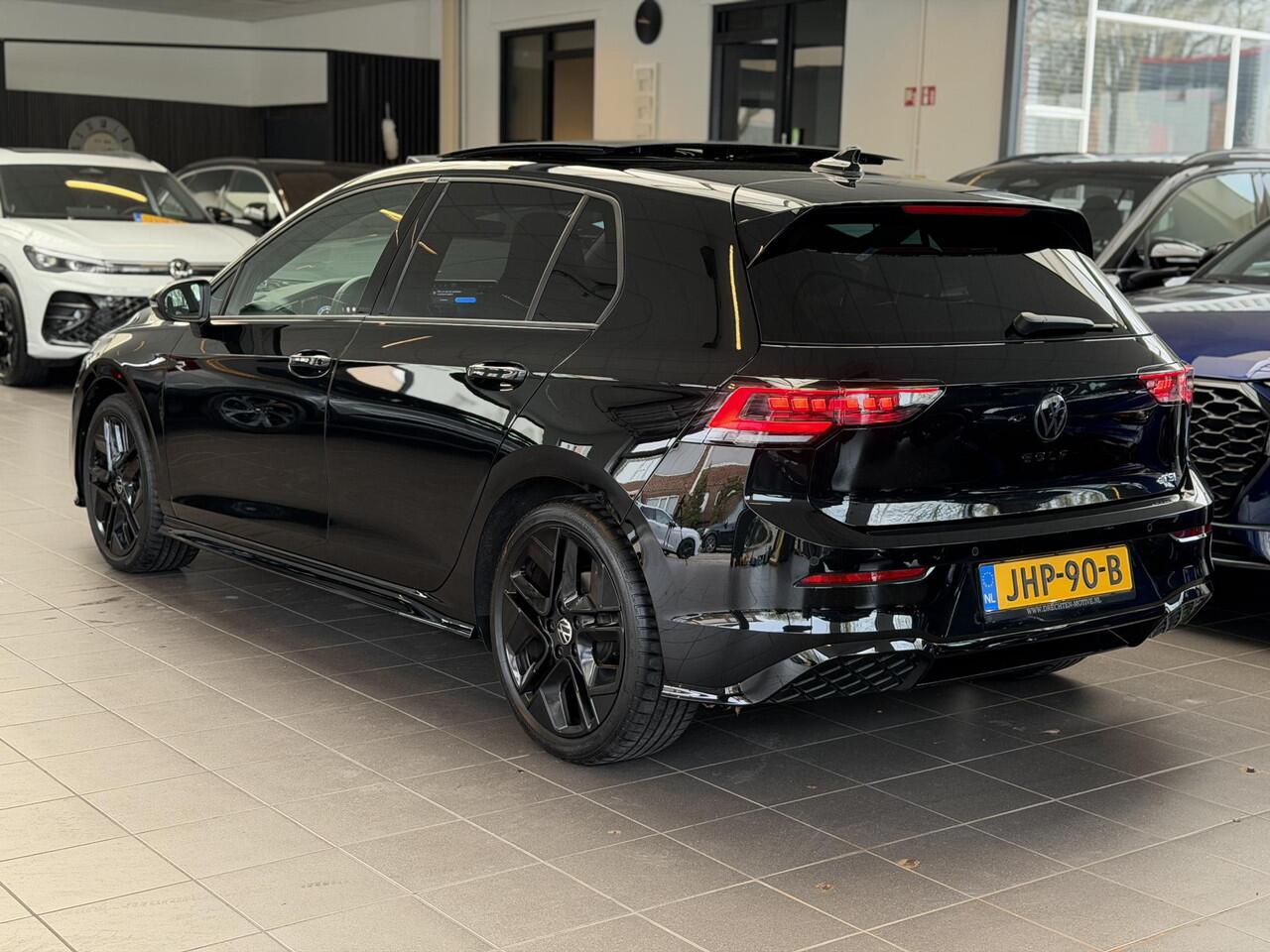 Volkswagen GOLF 1.5 eTSI R-Line Pano / Head-up / 360 /