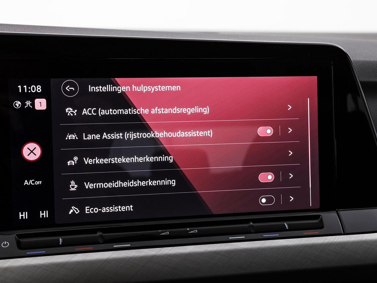 Volkswagen GOLF 1.0 eTSI 110pk DSG Life · Apple/Android Car Play · P-Sensoren · Sfeerverlichting · Navigatie · 16'' Inch · garantie t/m 18-10-2027 of 100.000km