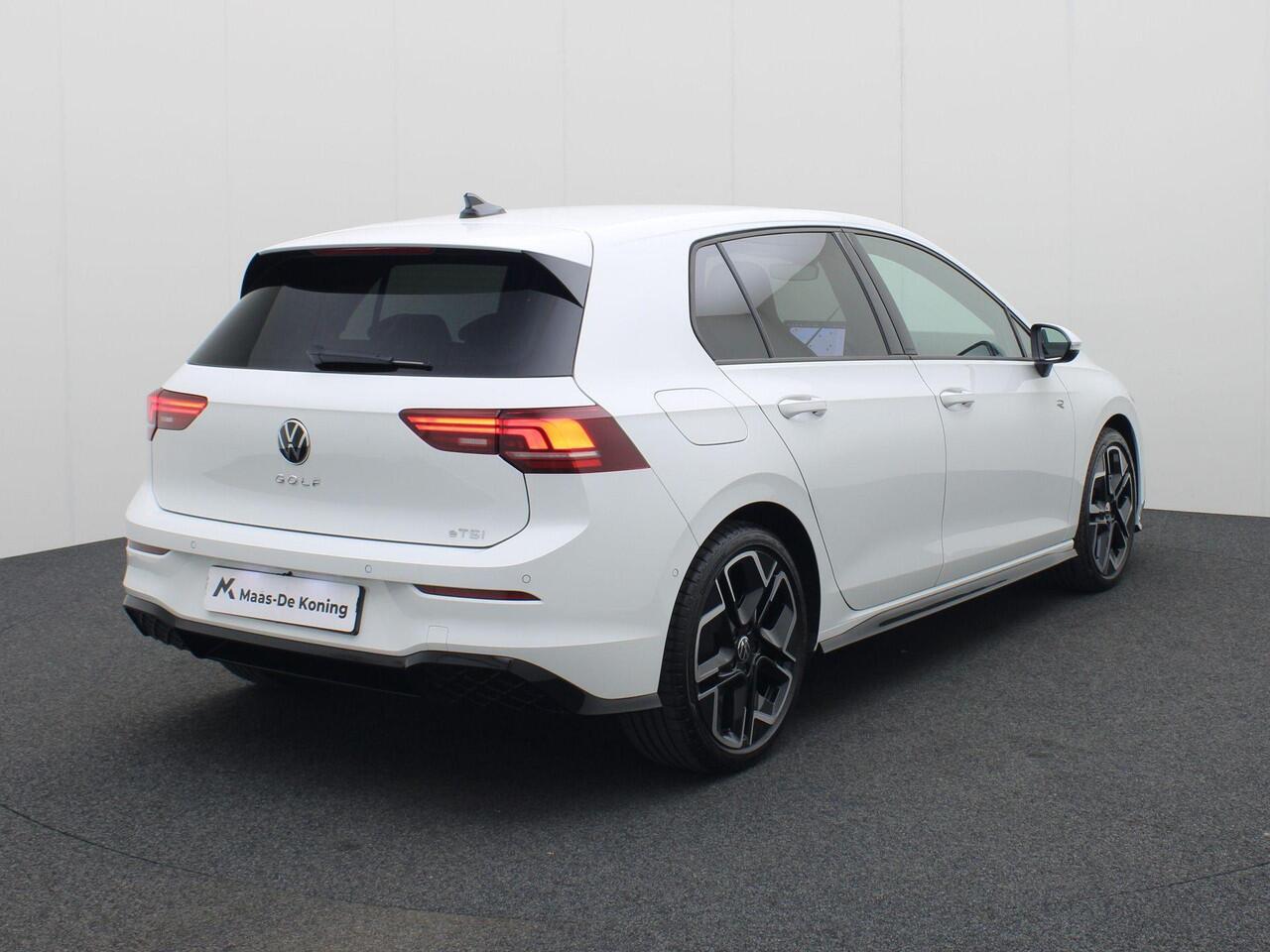 Volkswagen GOLF 1.5eTSI/150PK R-Line DSG · Navigatie · Apple/Android Carplay · Camera + Parkeersensoren · Garantie tot januari 2027