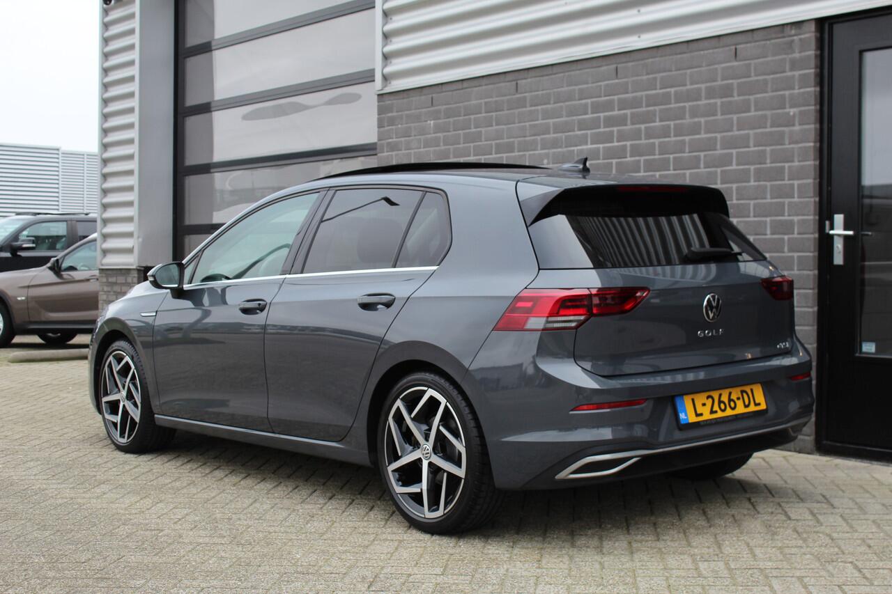 Volkswagen GOLF 1.5 eTSI Style / Carplay / Panoramadak / Stoelverwarming