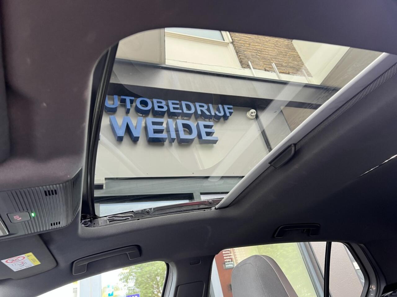 Volkswagen GOLF 1.5 eTSI 150 pk DSG R-LINE Panoramadak IQ LIGHT Achteruitri