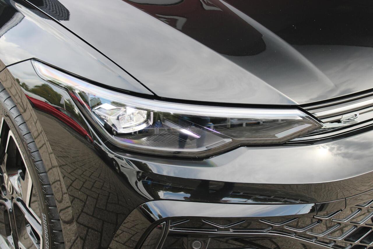 Volkswagen GOLF 8.5 1.5 eTSI 150PK AUTOMAAT R-LINE EDITION | PANORAMISCH SCHUIF/KANTEL DAK | LICHTMETALEN VELGEN 18" "YORK" | 360? CAMERA | 3-ZONE AIRCONDITIONING INCL. AIRCARE | RIJASSISTENT PAKKET O.A. ADAPTIVE CRUISE CONTROL, LANE ASSIST, DODEHOEK DETECTIE | NAVIGATIE