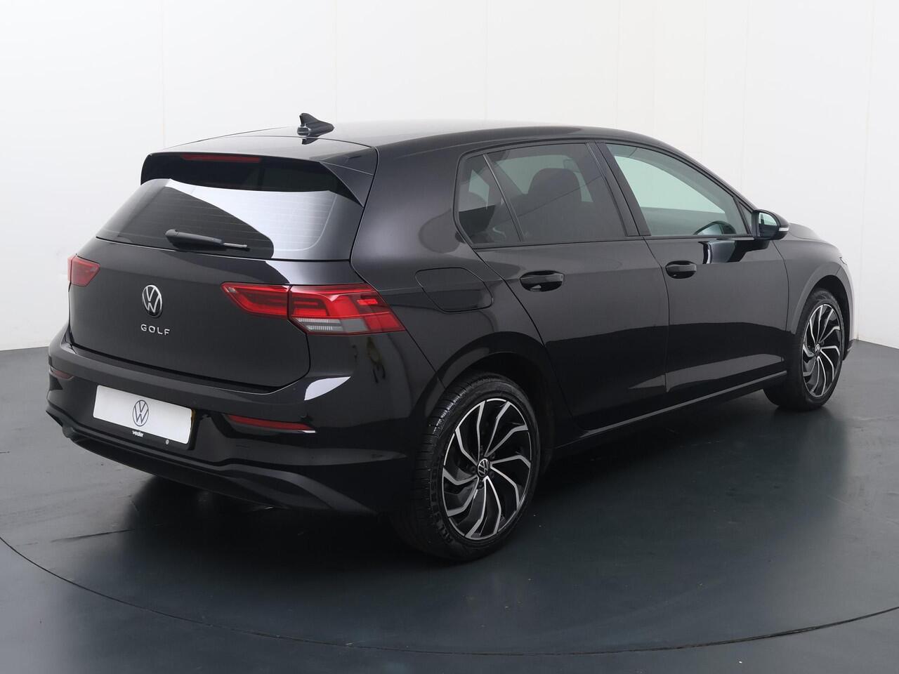 Volkswagen GOLF 1.0 TSI Life | 110 PK | Climate control | Adaptive cruise control | Apple Carplay/Android Auto | 17" LM velgen |