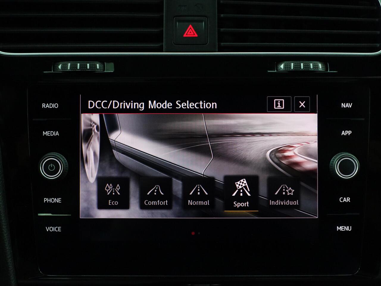 Volkswagen GOLF 2.0 TSI GTI TCR Aut- Panoramadak, Xenon Led Matrix, Dynamic Select, Keyless, Sfeerverlichting, Ada Cruise