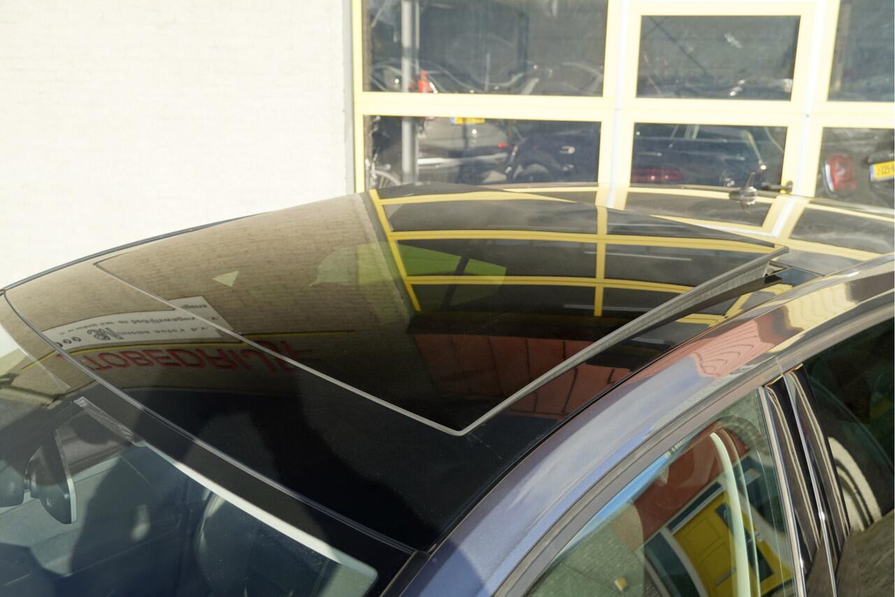 Volkswagen GOLF 1.5 TSI 131PK! 5drs Highline BJ2020 Lmv 16" | Led | Pdc | Navi | Dynamische knipperlichten | Panoramadak | Trekhaak | App-Connect | Virtual cockpit | Climate control | Cruise control | Sportstoelen | Extra getint glas