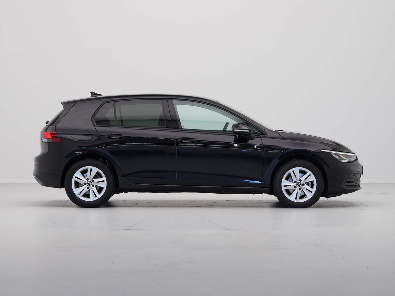 Volkswagen GOLF 1.0 TSI Life Business Navigatie Memory Massagestoel Parkeersensonren 24