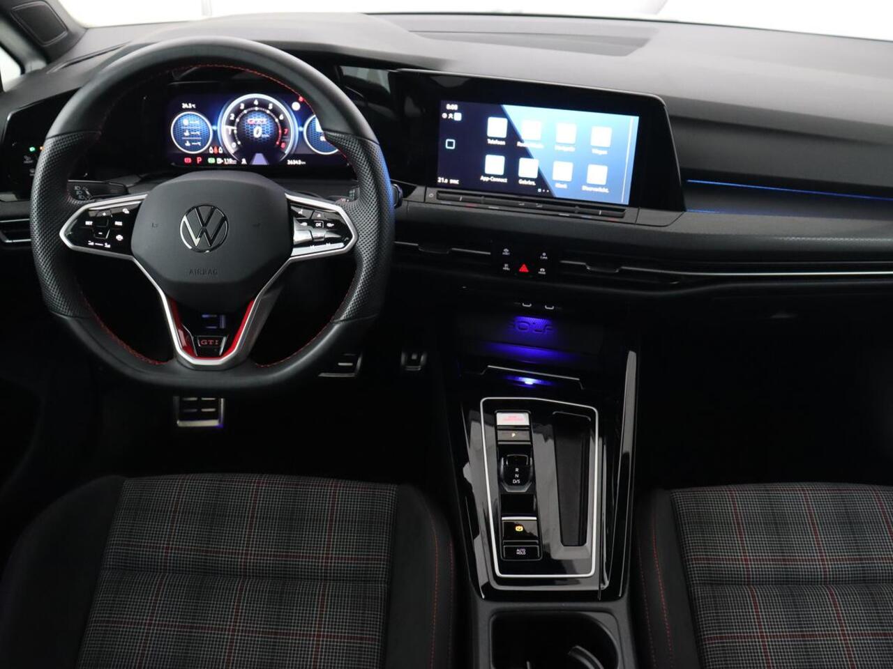 Volkswagen GOLF 2.0 TSI GTI | Carplay | Sfeerverlichting | LED Plus | Sportstoelen | Parkeerhulp | Cruise control | Digital Cockpit | Climate control