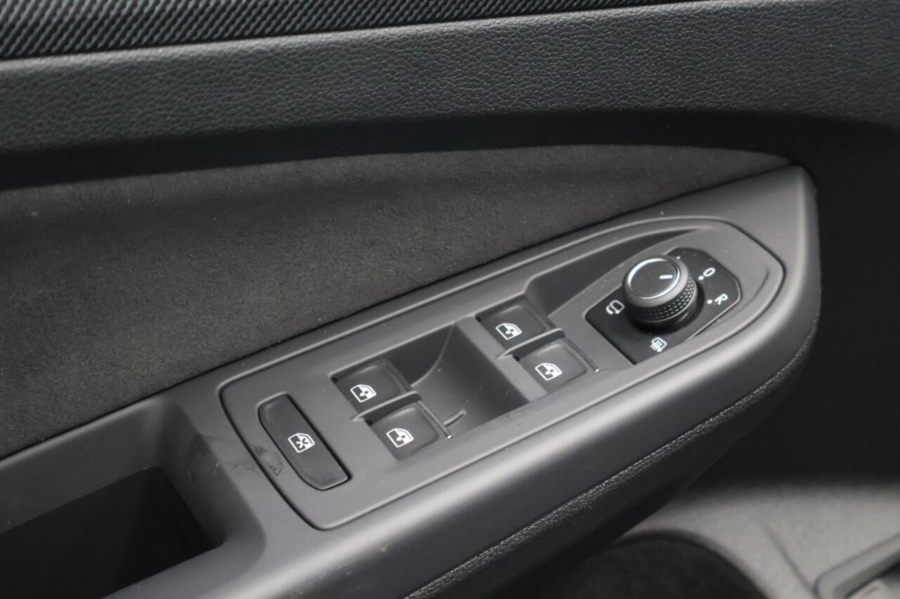 Volkswagen GOLF 1.5 eHybrid GTE 272pk | Matrix LED | ACC | Apple Carplay