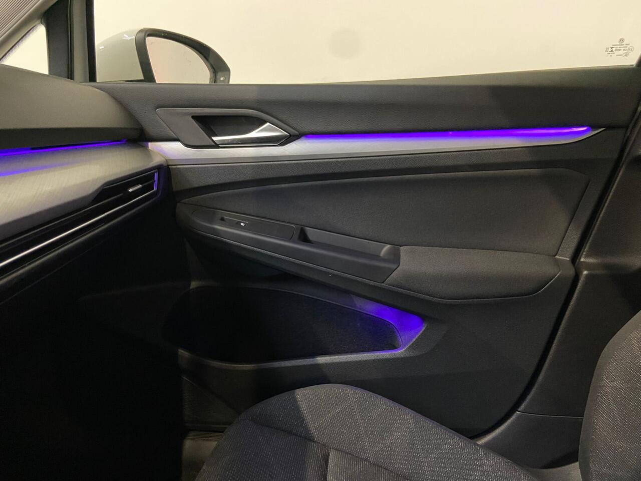 Volkswagen GOLF 1.0 eTSI Life. Trekhaak!