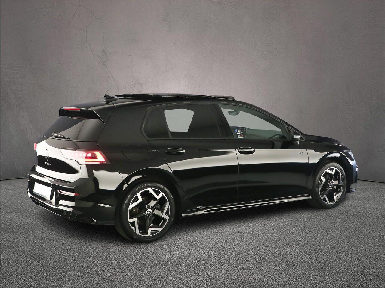 Volkswagen GOLF R-Line Edition 1.5 eTSI 150pk DSG Automaat Panoramadak, Harman Kardon audio, Adaptive cruise control, Achteruitrijcamera, LED matrix koplampen