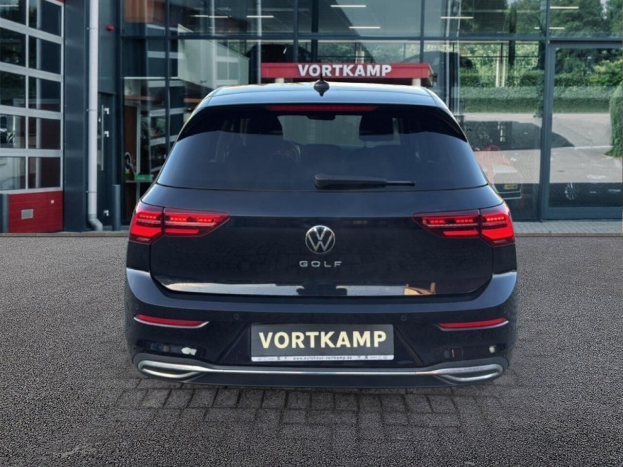 Volkswagen GOLF 2.0 TDI LIFE ACTIVE PANO-DAK/TREKHAAK/CAMERA/NAVI/CARPLAY/ACC/STOELVERW
