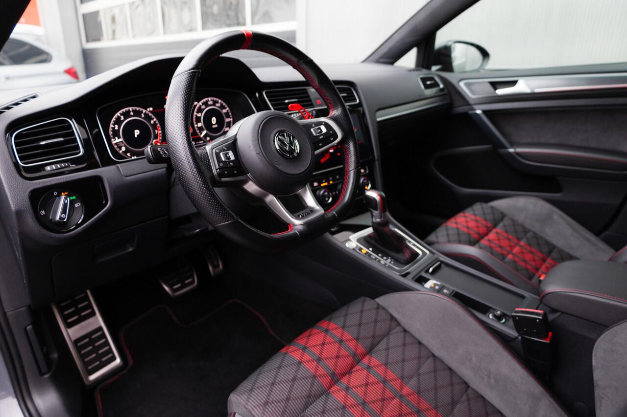 Volkswagen GOLF 2.0 TSI 290 pk GTI TCR / Akrapovic/ Pure-Grey/ Pano-dak/ Keyless/ Adap.Cruise/ Camera/ Sport-Stoelen/ Stoel.Verw/ 19'' LMV