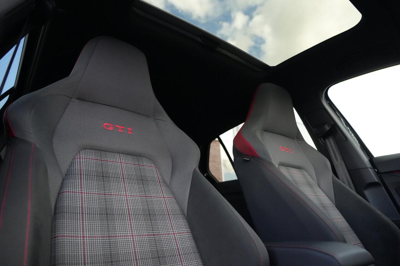 Volkswagen GOLF 2.0 TSI GTI 265pk Panoramadak/HarmanKardon/Camera