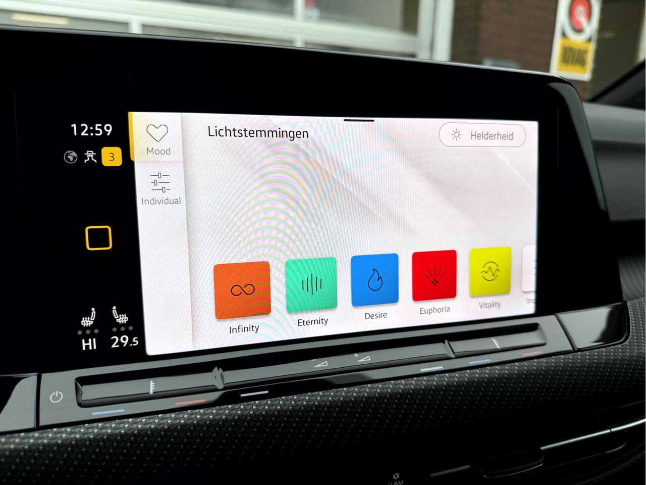 Volkswagen GOLF Variant 1.5 TSI R-Line NL. Auto, Camera, Trekhaak, Virt. Display