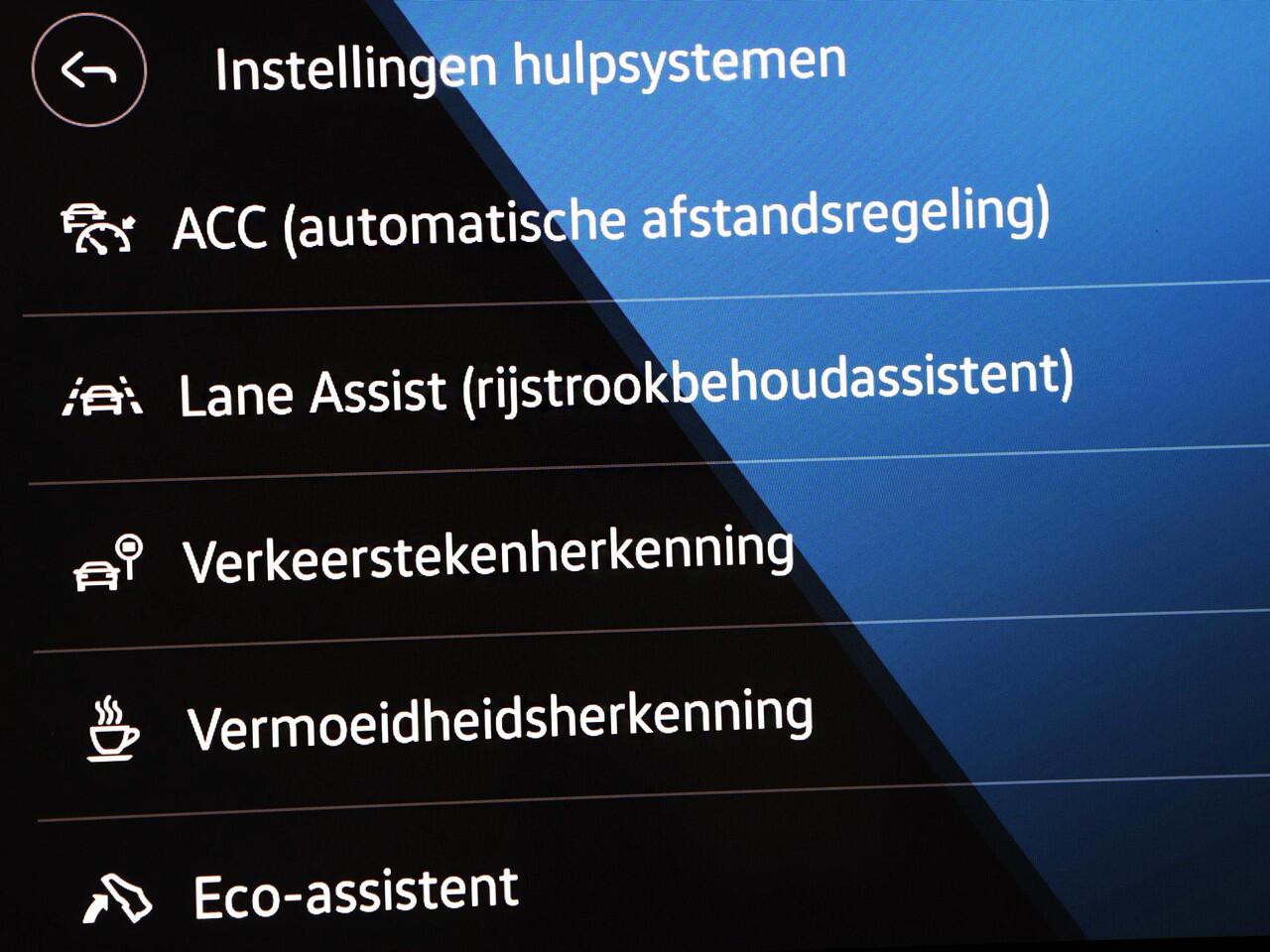 Volkswagen GOLF 1.5 eTSI 150pk DSG R-Line · Panoramadak · Camera · Stuur- & Stoelverwarming · Keyless · Sfeerverlichting · Garantie t/m 22-02-2026 · TOPDEAL