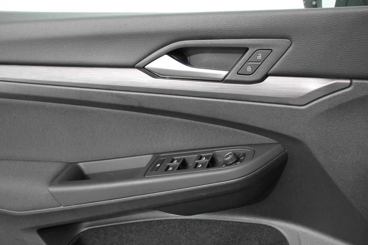 Volkswagen GOLF 1.5 eTSI 150pk DSG Style Navigatie Climate Control Camera Electrische stoel verstelling Led Dab Adaptive Cruise Control