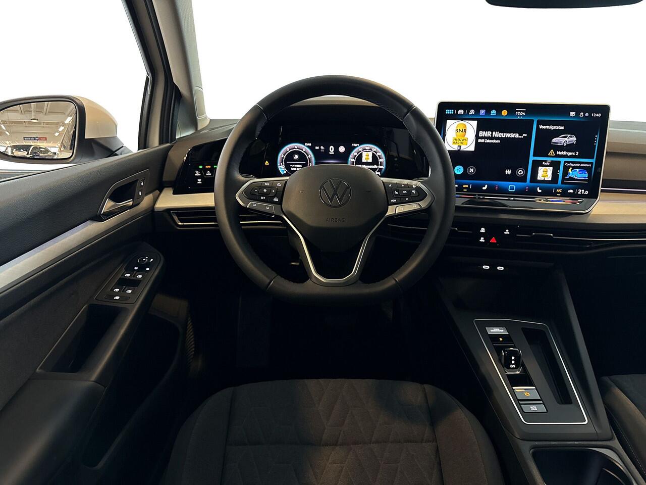 Volkswagen GOLF 1.5 eTSI 115pk DSG Life Edition | LED Plus | Stoel- en stuurverwarming | Extra getint glas