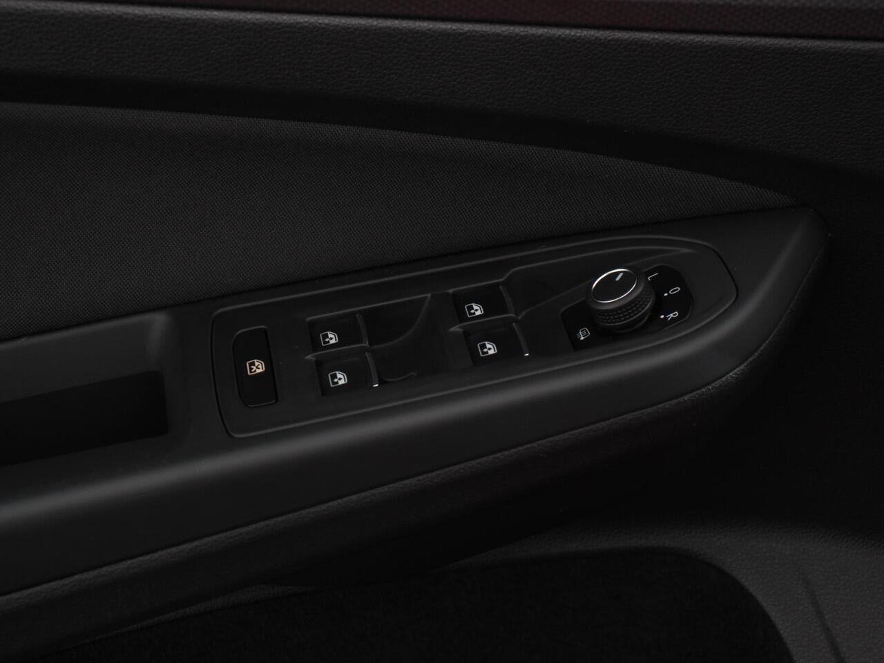 Volkswagen GOLF 1.0 eTSI 110pk DSG Active | Panorama dak | Navigatie | Climate Control | Adaptive Cruise Control | Virtual Cockpit | Stoelverwarming | Extra Getint Glas