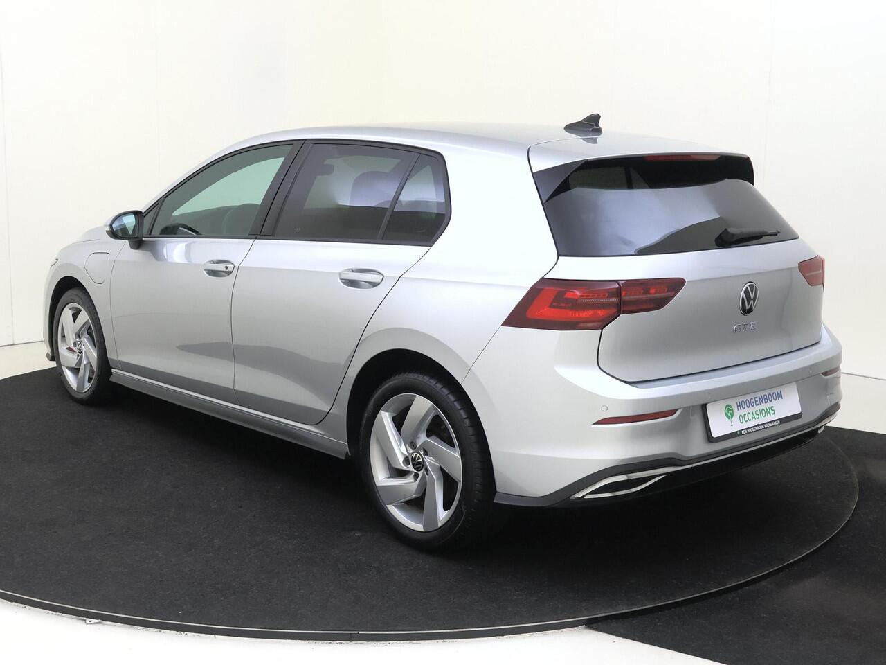Volkswagen GOLF 1.4 eHybrid GTE | Trekhaak | Dodehoek detectie | Stoel- en stuurwielverwarming | Achteruitrijcamera | Adaptieve cruise control | CarPlay | Full LED verlichting | 3-zone airco |