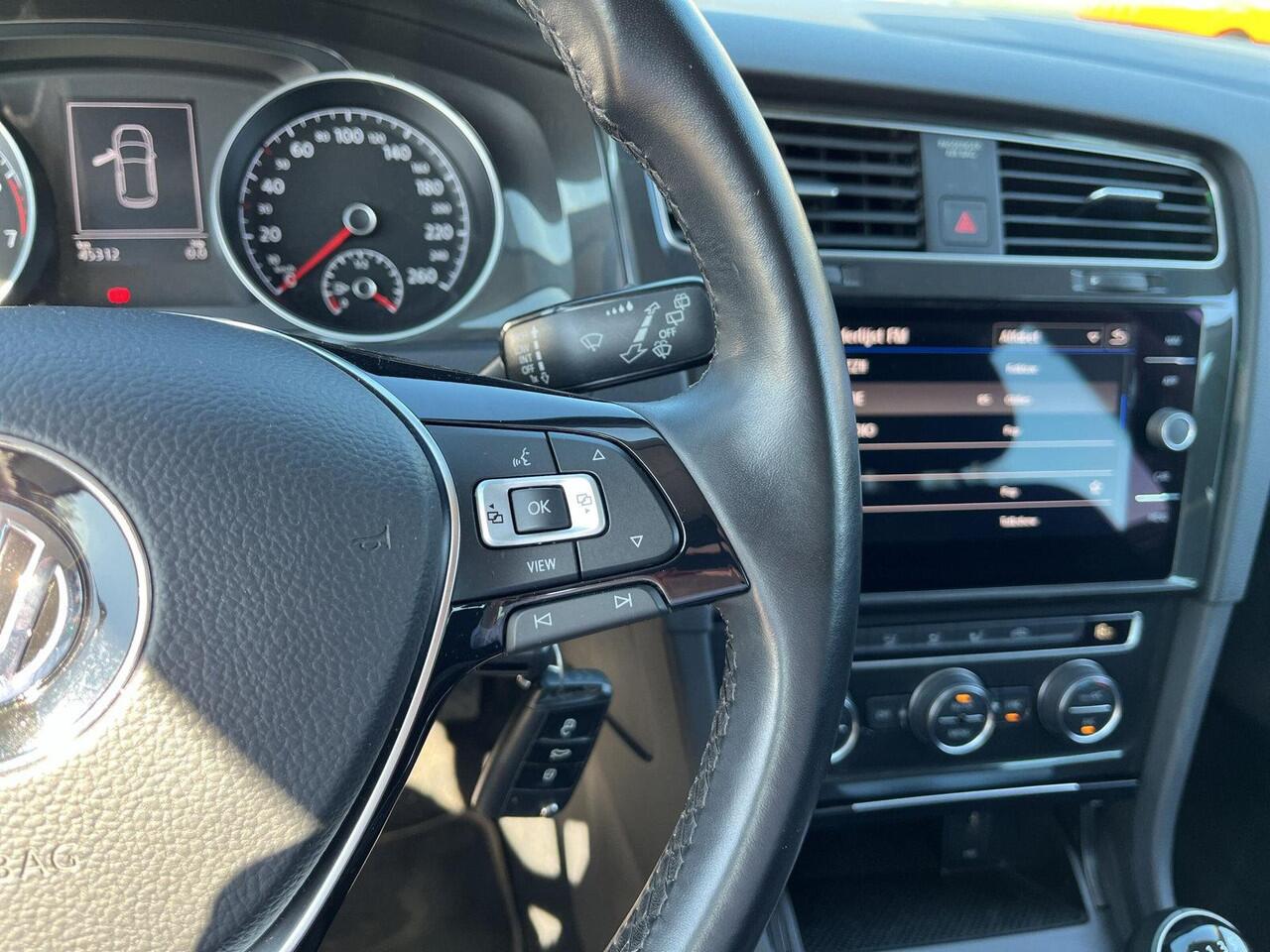 Volkswagen GOLF 1.0 TSI Comfortline | 115 pk | Navi | Clima | PDC | A-Camera | DAB | 45.303 km |