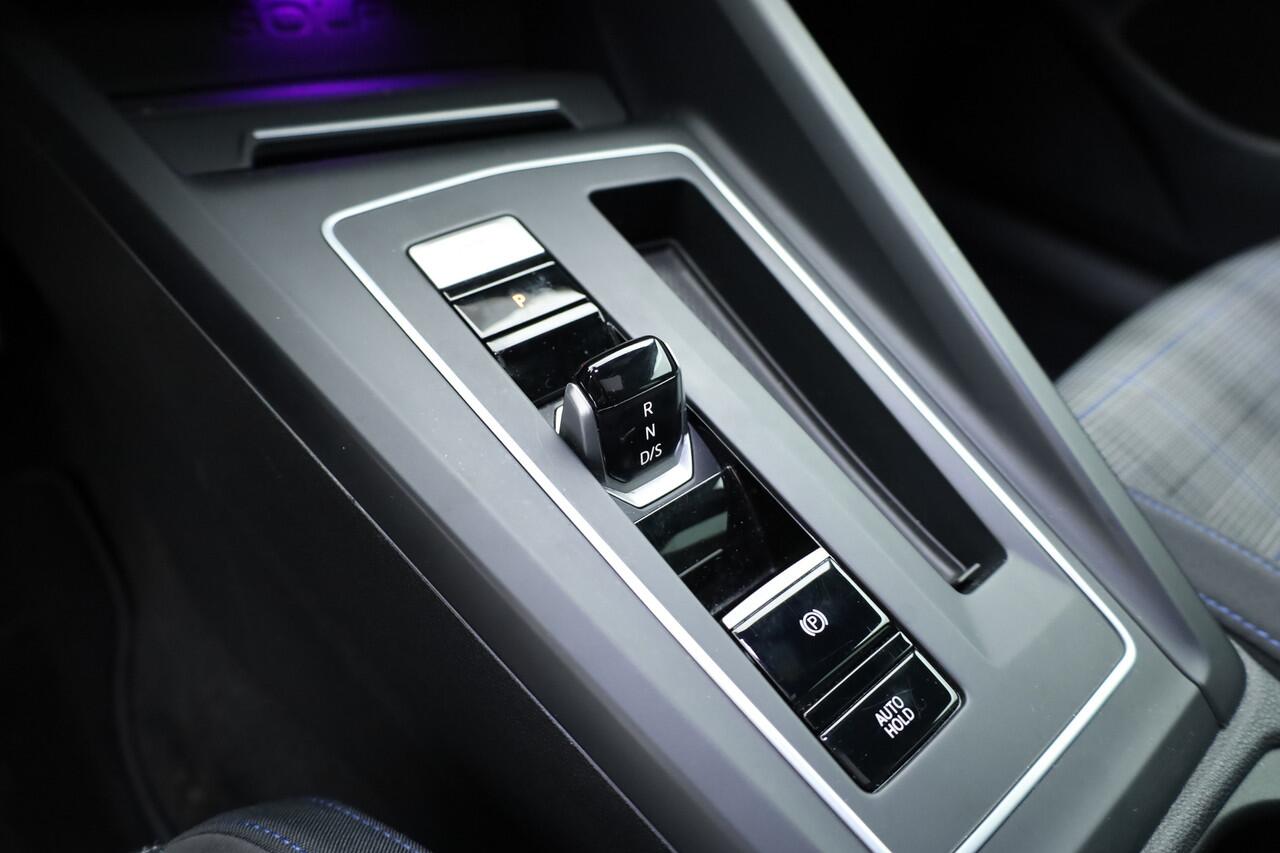 Volkswagen GOLF 1.4 eHybrid GTE | Pano | IQ. Light | Stoel- Stuurverw. | 19'' | PDC | Apple CarPlay | Navi |