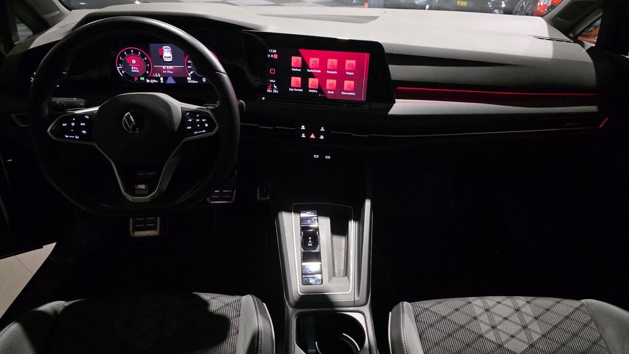 Volkswagen GOLF 1.5 eTSI R-Line | Panorama | IQ Light | Acc | Automaat