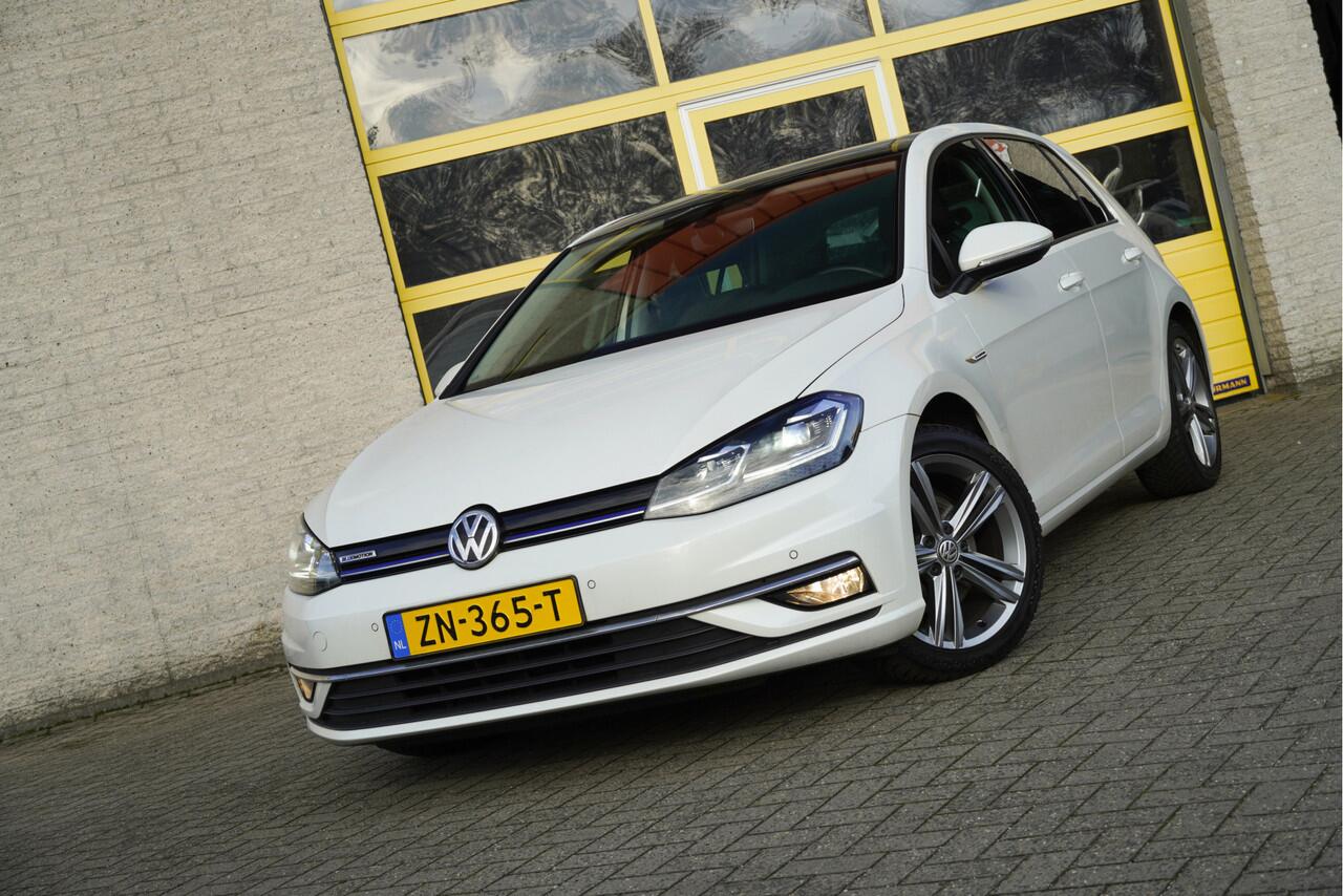 Volkswagen GOLF 1.5 TSI 5drs Highline BJ2019 Lmv 17" | Led V+A | Pdc | Navi | Dynamische knipperlichten | Panoramadak | App-Connect | Climate control | Cruise control | Sportstoelen | Verwarmde voorstoelen | Extra getint glas