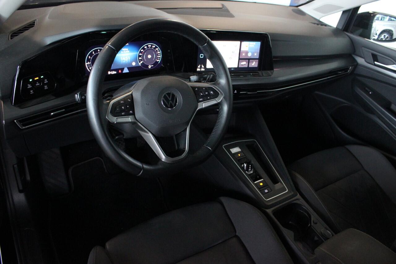 Volkswagen GOLF 1.5 eTSI Style Camera | IQ Light | Memorystoel | Carplay | Stoelverw. | Adapt. Cruise | 17" LMV | PDC V+A