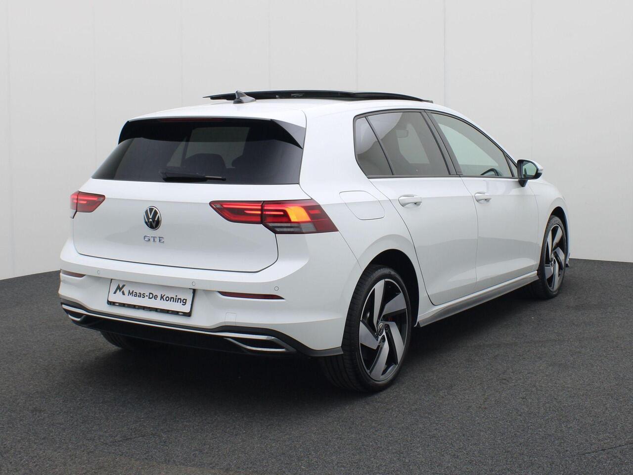 Volkswagen GOLF 1.4eHybrid 180kW/245PK GTE · Panoramadak · Parkeersensoren · Stoel- & stuurverwarming