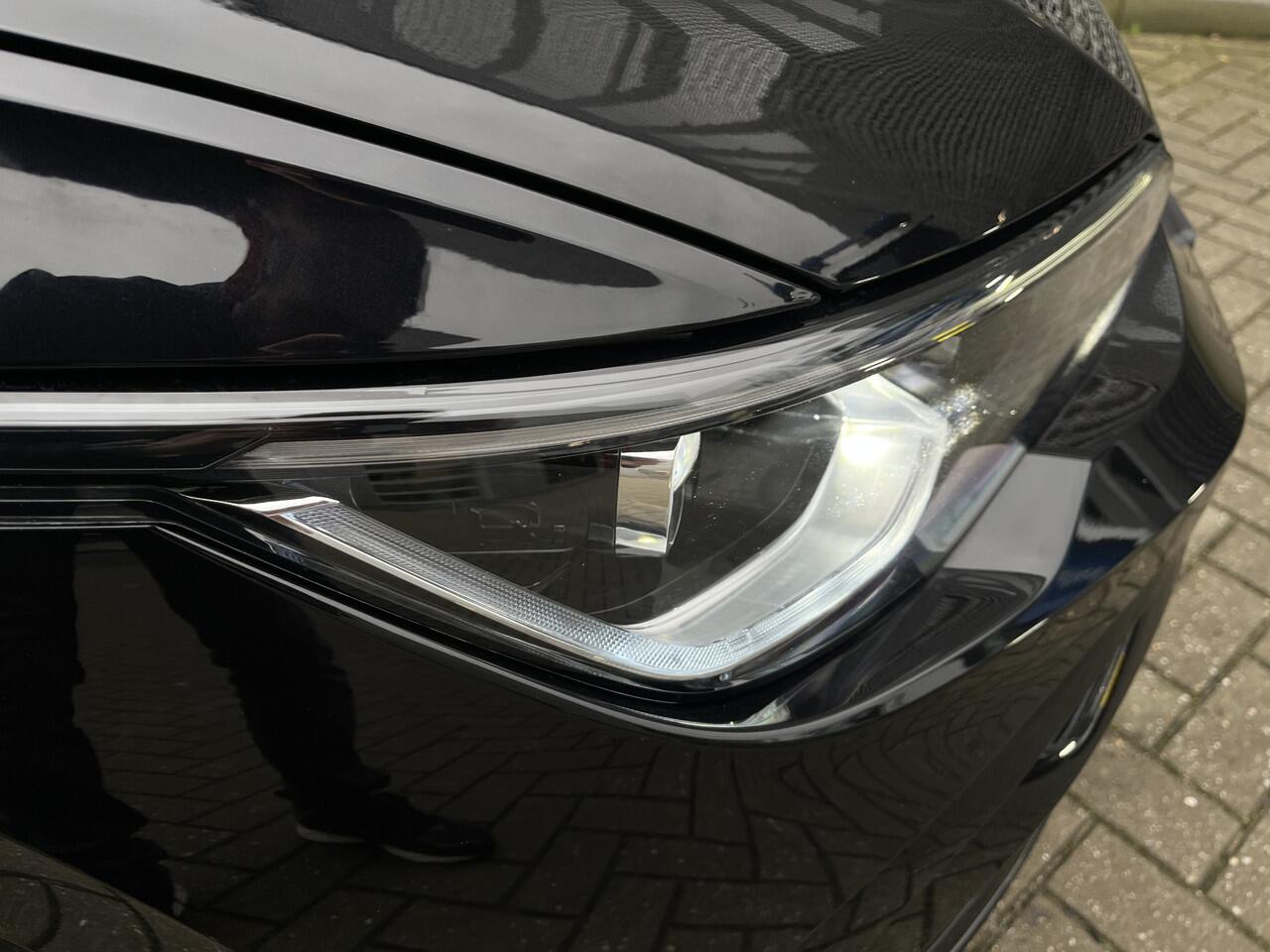 Volkswagen GOLF 1.5 TSI 130PK R-Line / 18" LMV / Black Style / LED / Travel Assist / Parkeersensoren voor en achter / Stoelverwarming