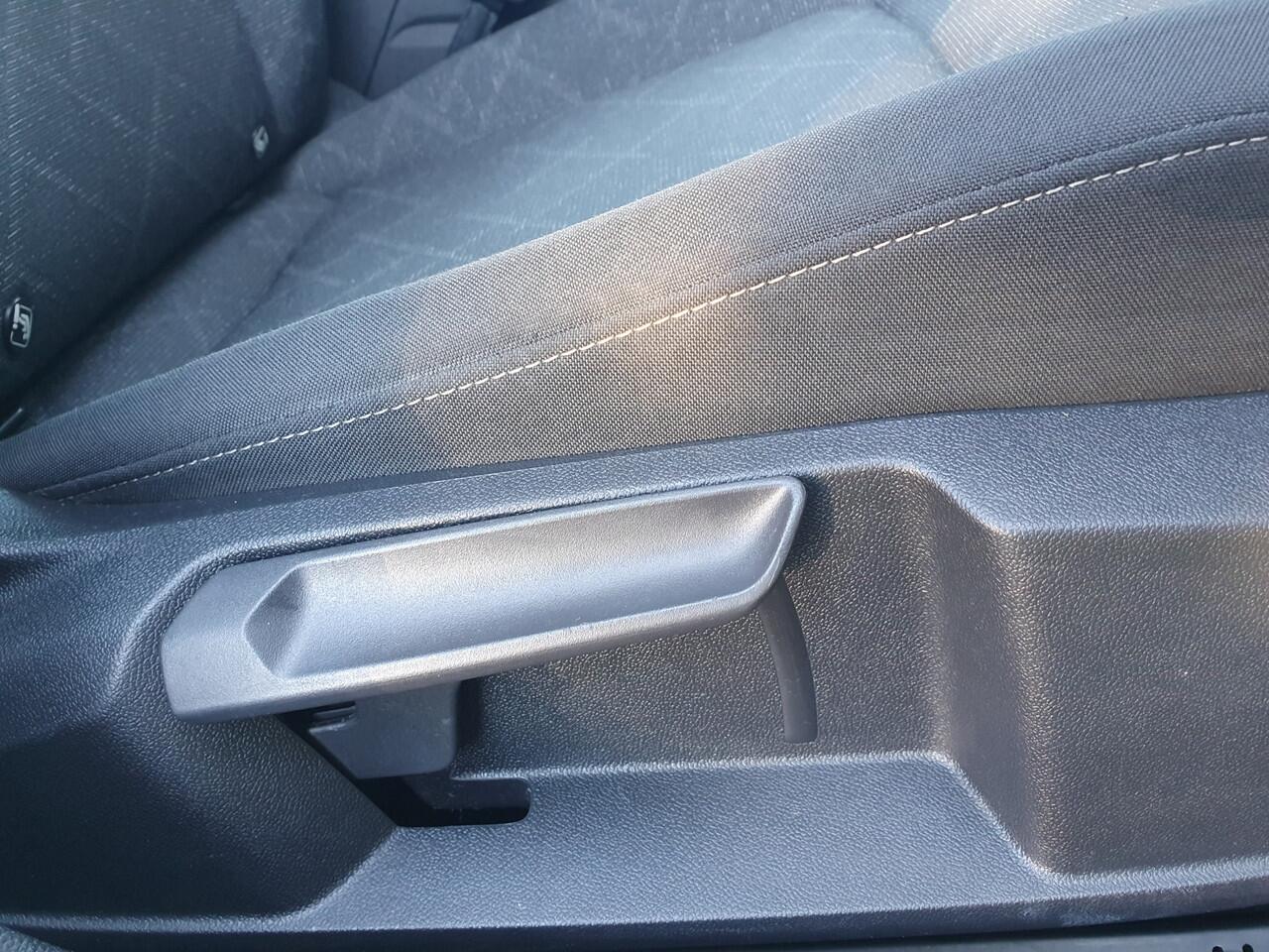 Volkswagen GOLF 1.0 eTSI Life Business CARPLAY/CAMERA/DIG.COCKPIT/LMV