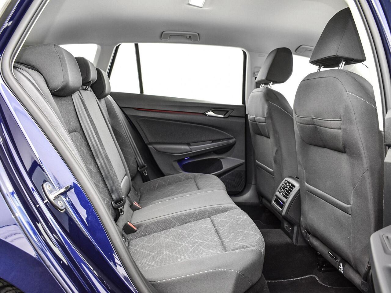 Volkswagen GOLF Variant 1.0 eTSI 110pk DSG Life · Apple/Android Car Play · Elek. Trekhaak · Navigatie · P-Sensoren · Sfeerverlichting · 16'' Inch · Garantie t/m 22-06-2027 of 100.000km