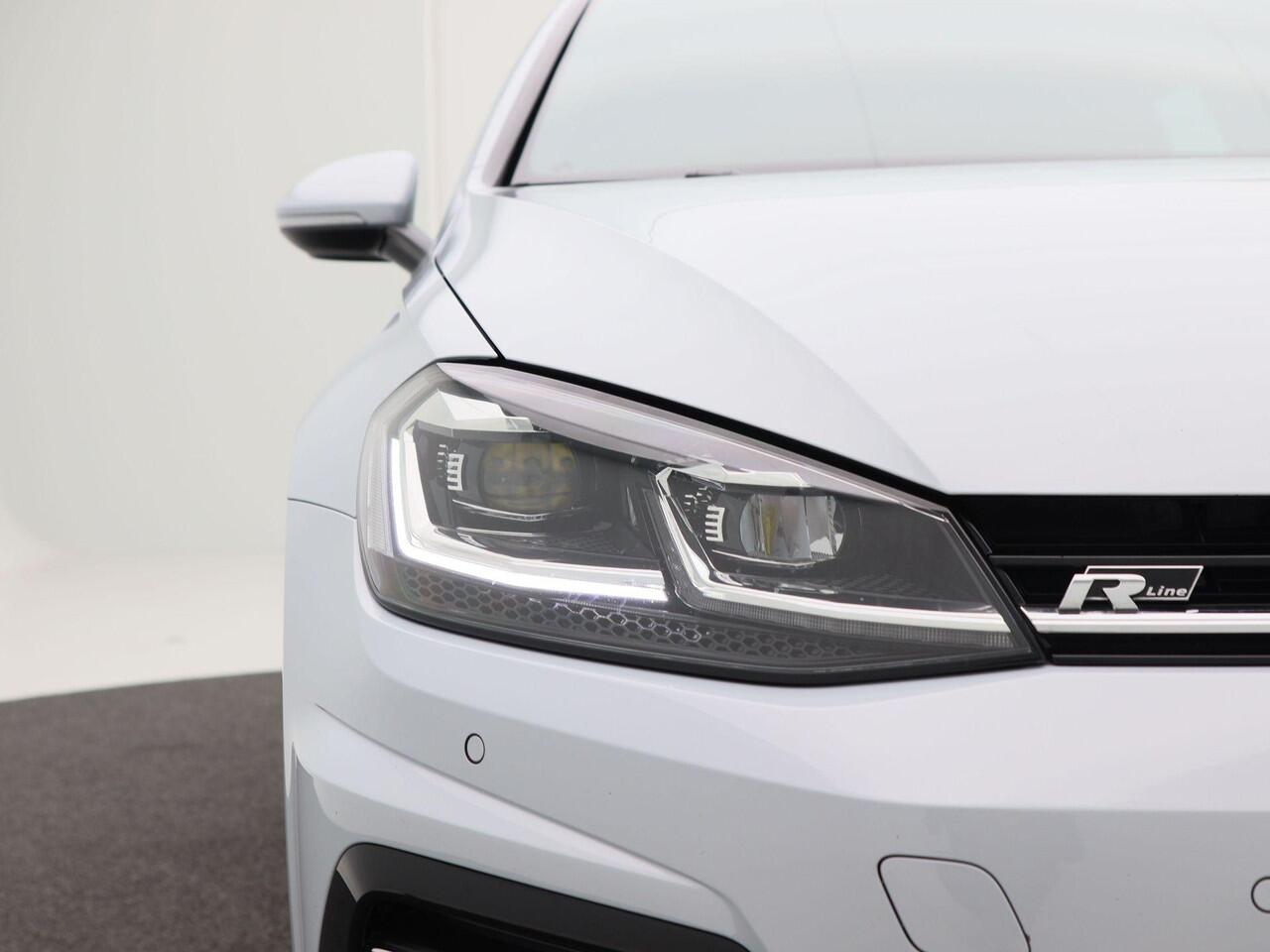 Volkswagen GOLF Variant 1.5 TSi 150 Pk Automaat R-Line | Adaptive Cruise | CarPlay | Navigatie | Bluetooth | Achteruitrijcamera | Trekhaak | 18 Inch | 73.268 Km!!