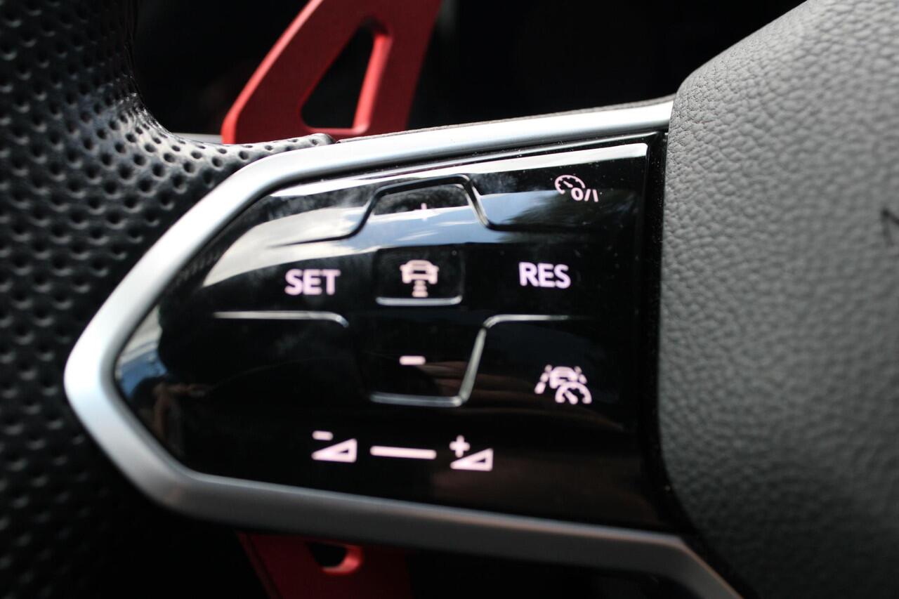 Volkswagen GOLF 2.0 TSI GTI / SCHUIFDAK / LED V + A / HARMAN KARDON