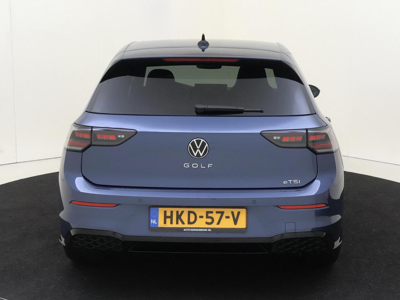 Volkswagen GOLF 1.5 eTSI R-Line Edition 1.5 eTSI R-Line | Navigatie | Parkeersensoren | Adaptieve cruise control | Sfeerverlichting | CarPlay | Draadloze telefoonlader |