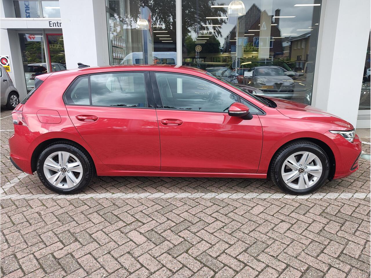 Volkswagen GOLF 1.0 eTSI LIFE AUTOMAAT nú een SUPERDEAL! | Virtual Cockpit | Carplay/Android