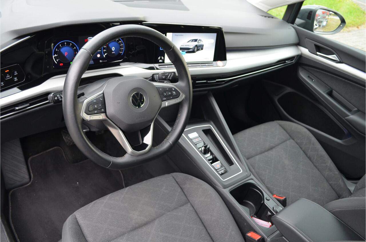 Volkswagen GOLF 1.0 eTSI Life Business Carplay | Stuur + Stoelverwarming | Adaptive Cruise | Virtual cockpit | Sfeerverlichting