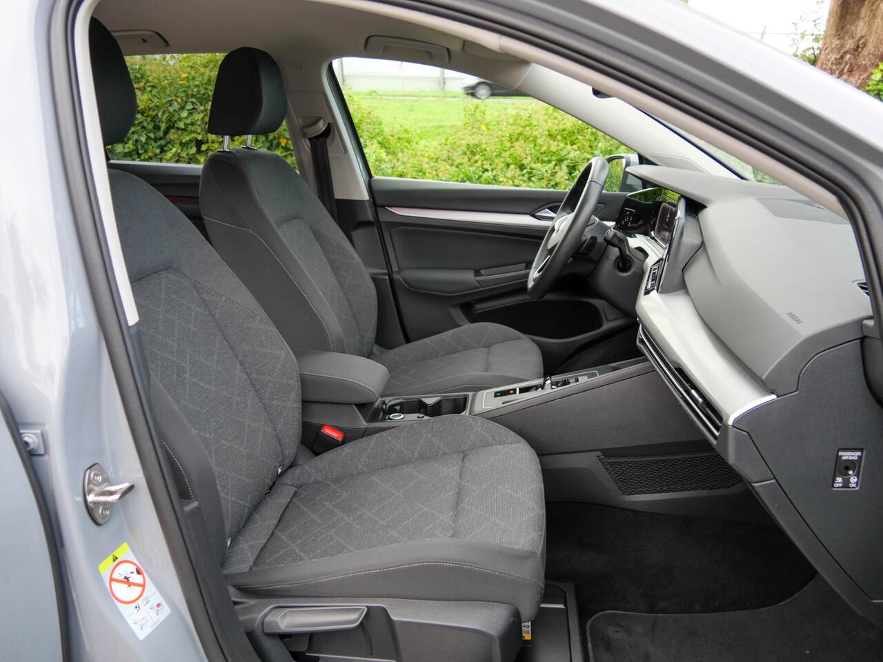 Volkswagen GOLF 1.5 eTSI 150PK Automaat Style | NAVIGATIE | CARPLAY | CRUISE CONTROL |