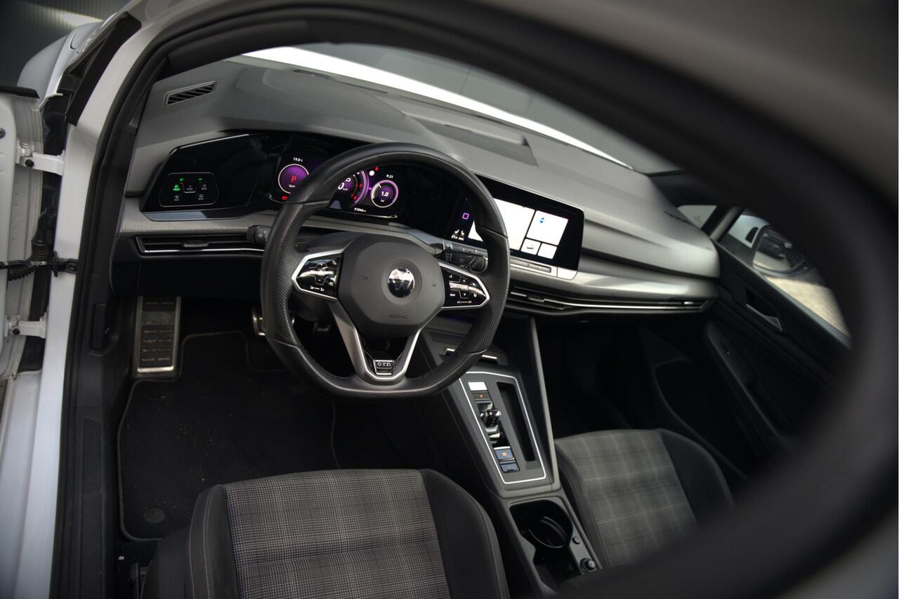 Volkswagen GOLF 2.0 TDI GTD | Panoramadak | Stoelverwarming | Stuurverwarming | Adaptive Cruise Control | Apple Carplay | Sport & Sound | Adaptief Onderstel | Keyless | IQ Light LED | Camera | Ambiance Verlichting