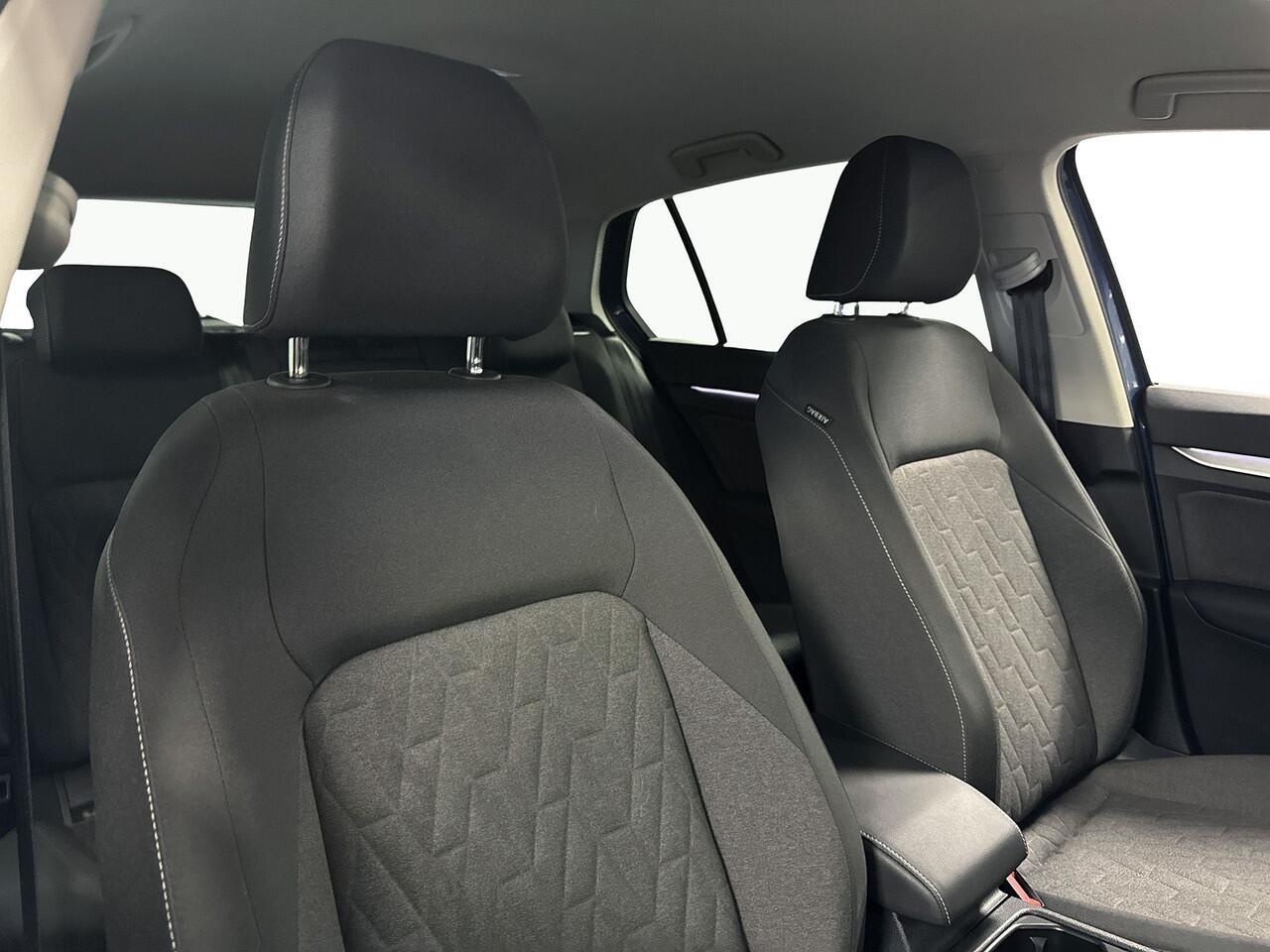 Volkswagen GOLF 1.5 115pk eTSI Life Edition Velgen 'Nottingham', 17 inch lichtmetaal | Keyless entry & go | Adaptive cruise control