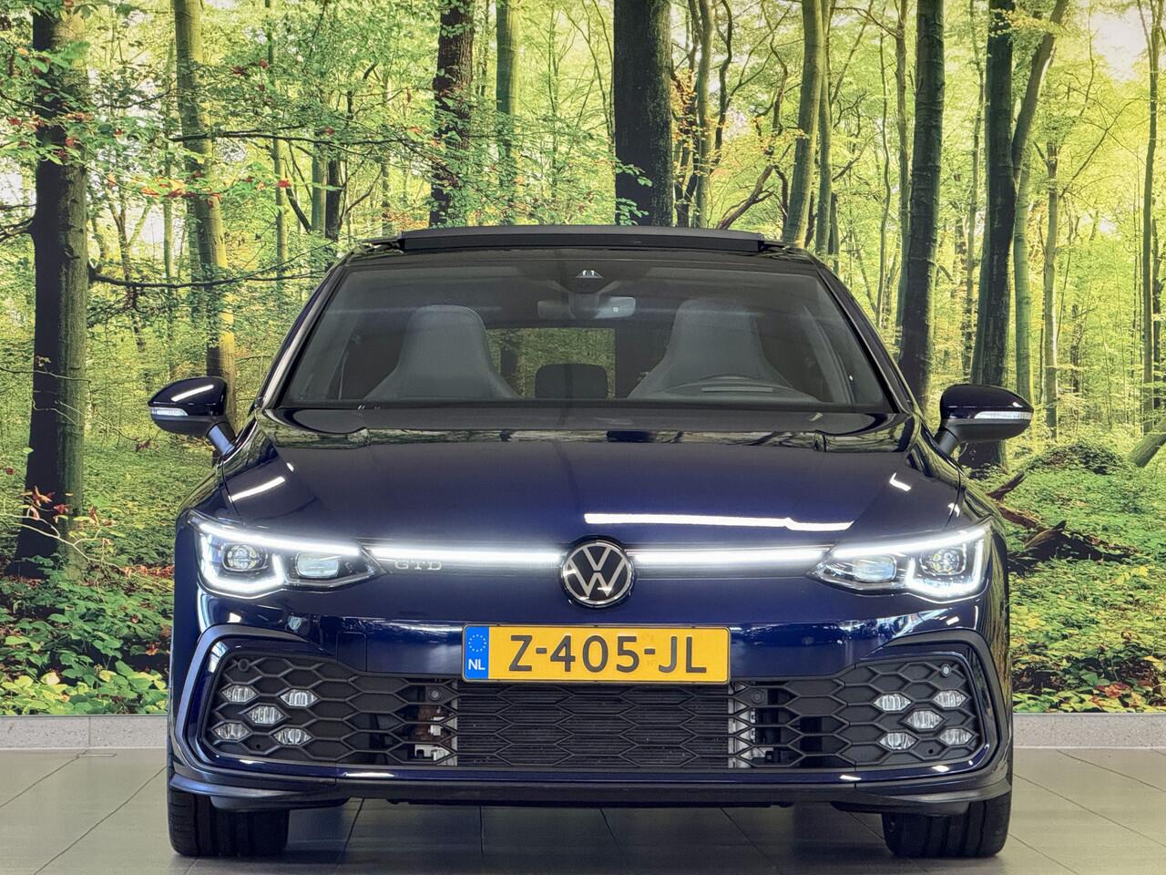 Volkswagen GOLF 2.0 TDI GTD | 200 PK! | Panoramadak | Head-Up Display | Wegklapbare Trekhaak | 19" Lichtmetaal | Stuurwielverwarming | Sfeerverlichting | Apple Carplay | Camera |