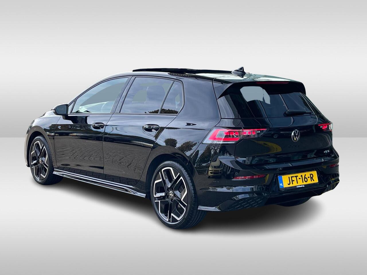 Volkswagen GOLF 1.5 eTSI 150PK DSG R-Line Edition / Head-up Display / / Matrix Led / Panoramadak / Digital Cockpit Pro / 18'' LMV / VW