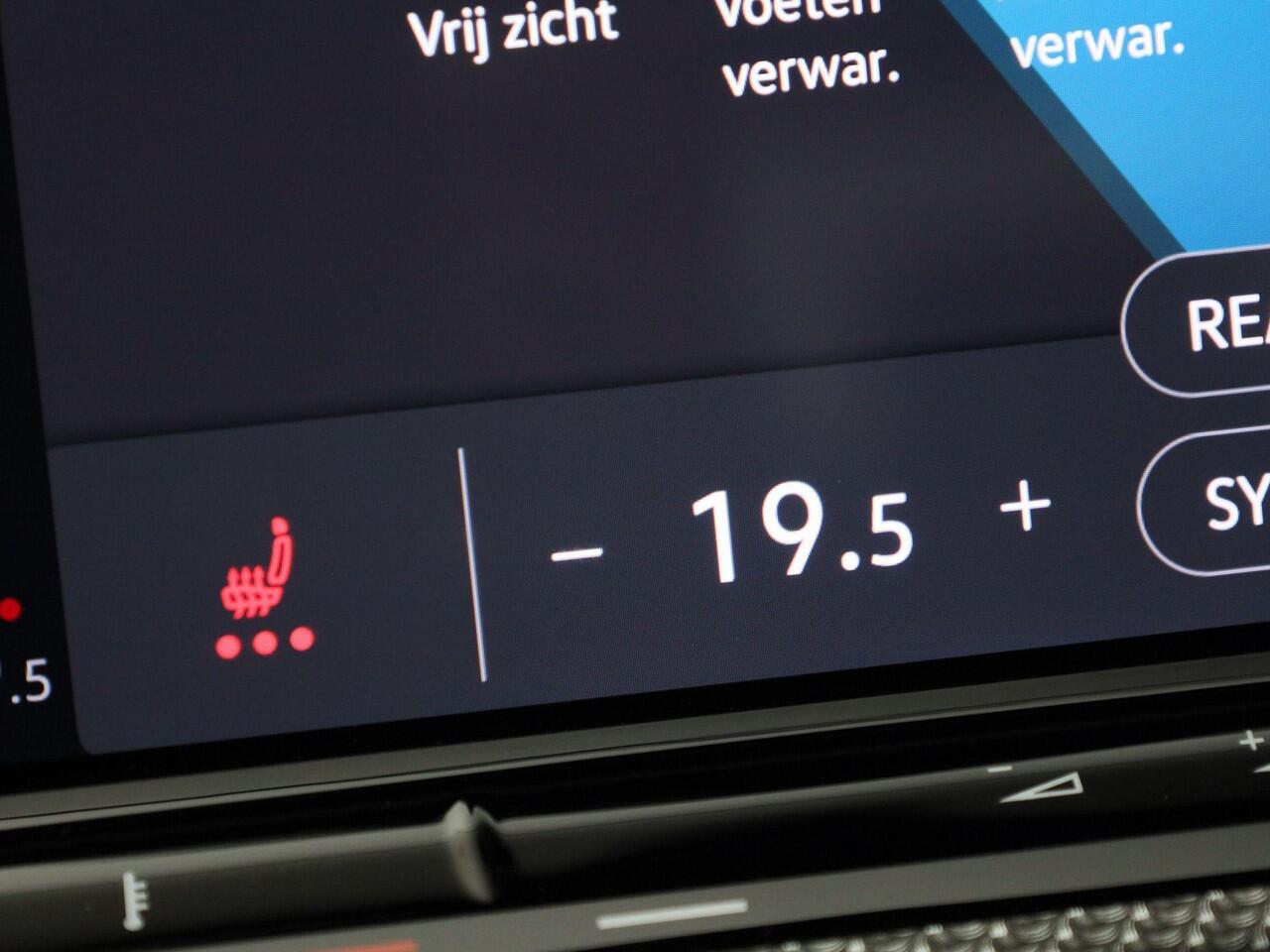 Volkswagen GOLF 1.5eTSI/150PK R-Line Blackstyle DSG · Panoramadak · Camera · Apple/Android · Stoelverwarming