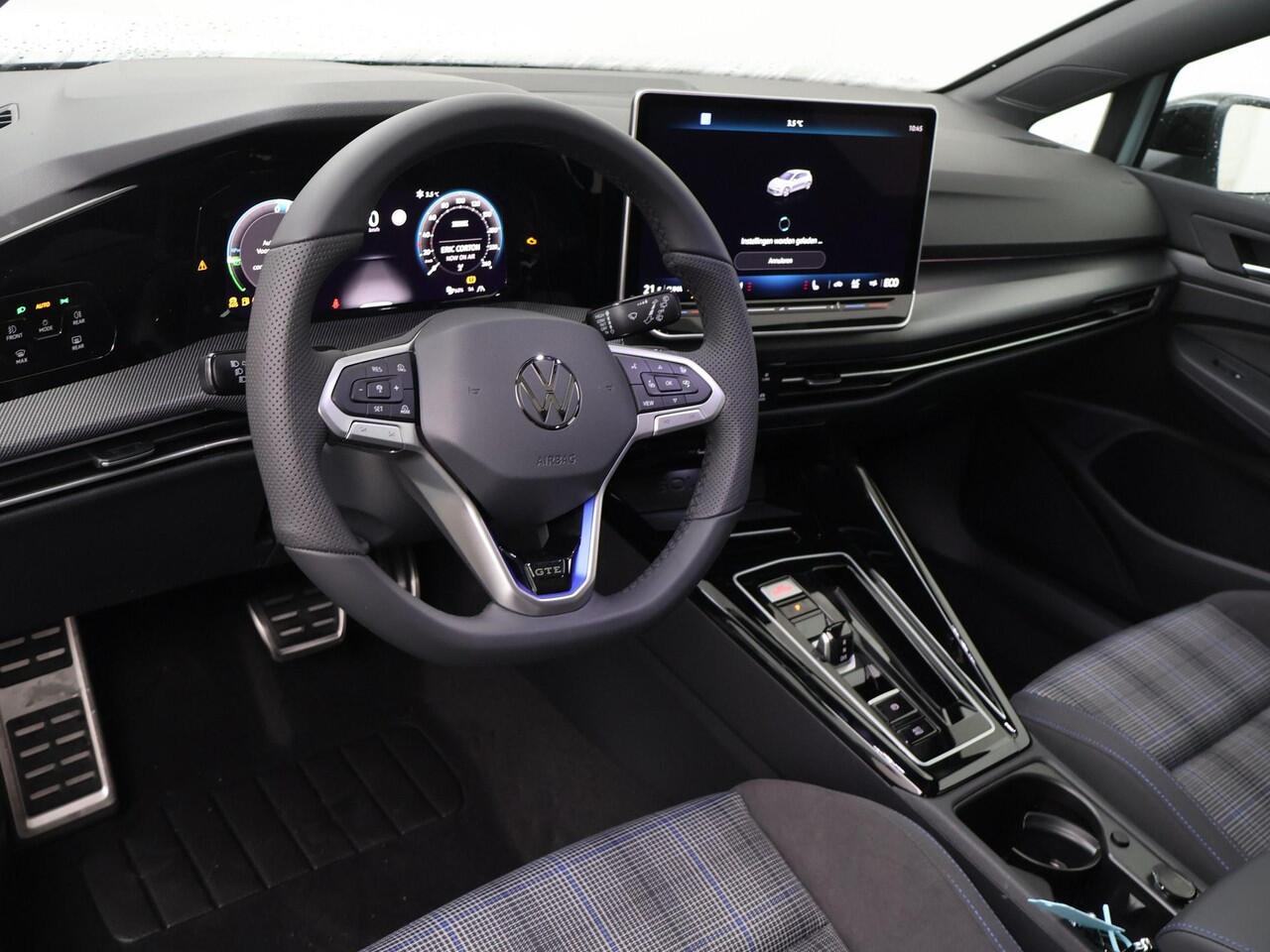 Volkswagen GOLF 8 GTE 1.5 eHybrid 200 kW / 272 PK Hatchback 6-DSG | Panoramadak | Black Style |