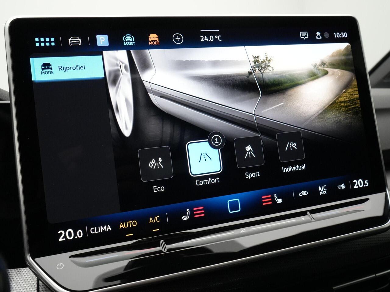 Volkswagen GOLF 1.5 eTSI 150 pk DSG | Edition 50 Anniversary | Panoramadak | Rondomzicht camera | Stoelverwarming | IQ Light | Head-up display | 18 inch