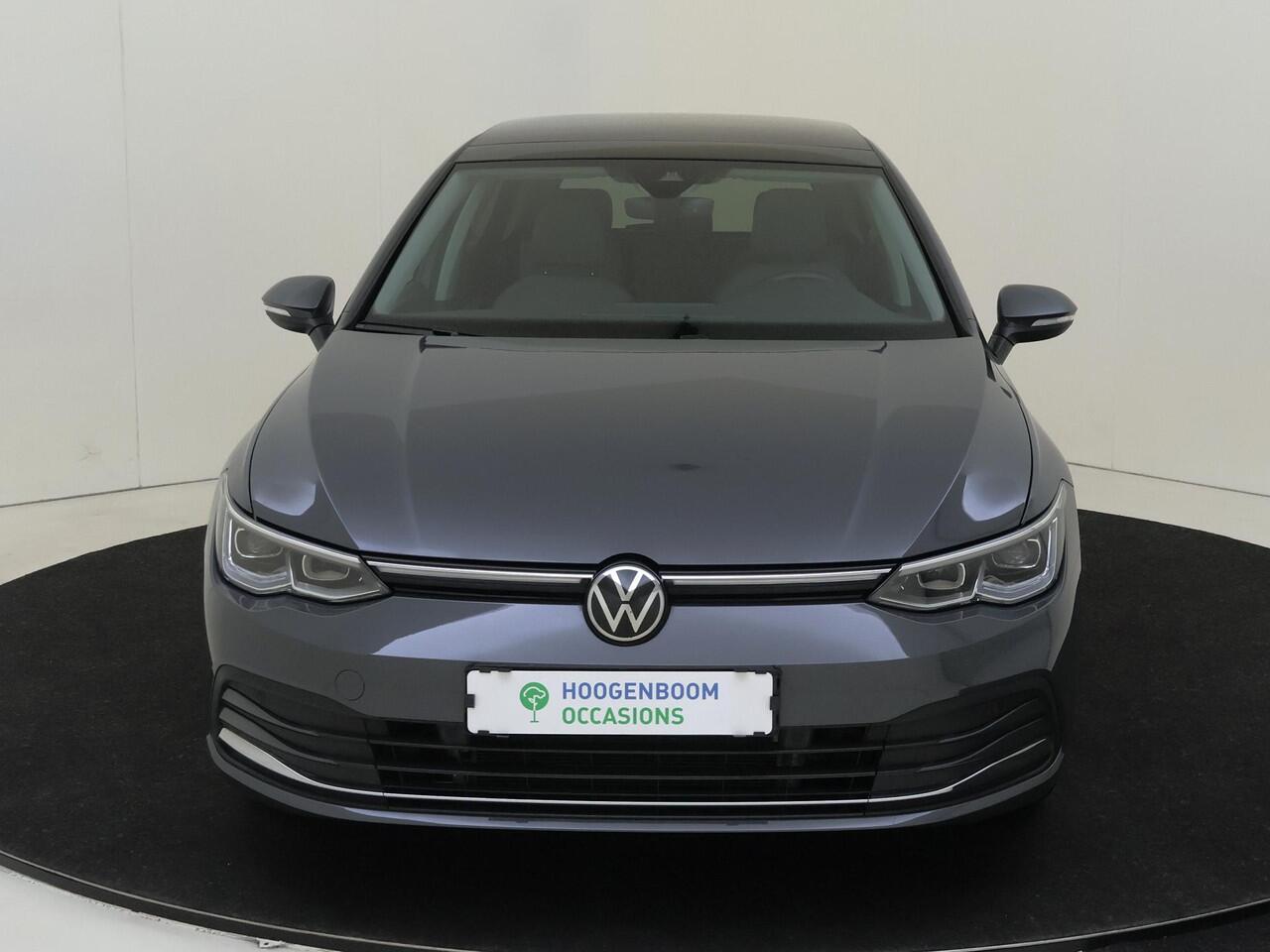 Volkswagen GOLF 1.4 eHybrid | Panoramadak | Trekhaak | Achteruitrijcamera | Stoel- en stuurwielverwarming | Keyless | Adaptieve cruise control | Navigatie |