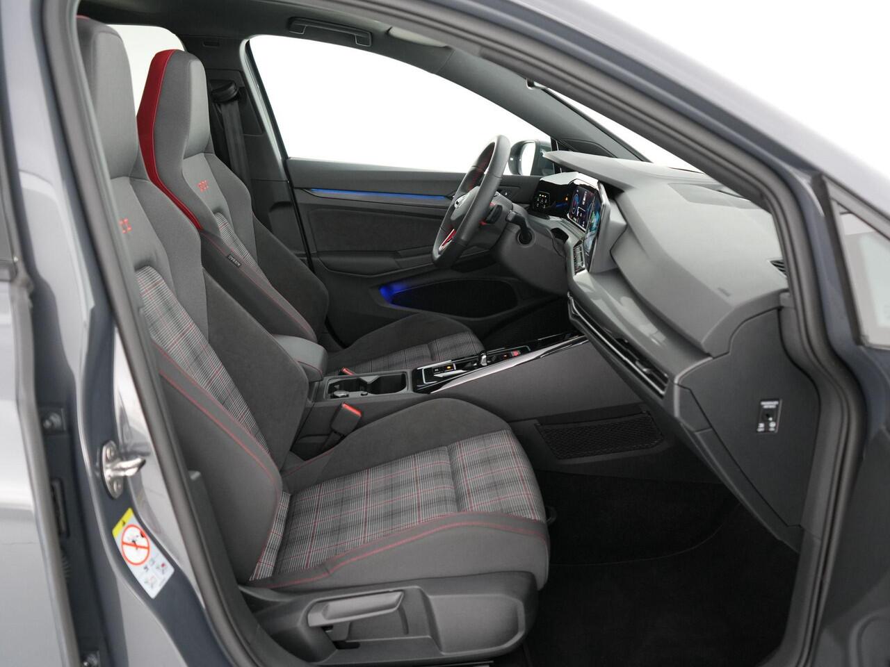 Volkswagen GOLF GTI 2.0 245pk TSI |BTW|panoramadak|HUD|IQ Light|camera|cruise control|sfeerverlichting|18"|DAB|stoelverwarming|