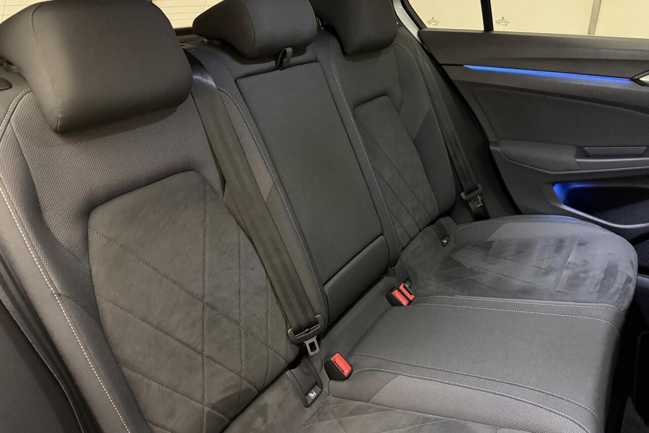 Volkswagen GOLF 1.4 eHybrid Style | Trekhaak | Navigatie |Apple Carplay/Android Auto | Adapt. Cruise | 3-Zone Clim. Control | LED koplampen