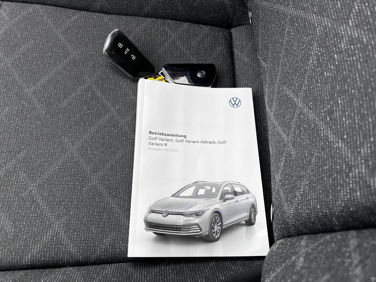 Volkswagen GOLF Variant 1.5 eTSI Life Business Automaat / Trekgewicht 1.400 kg / Navigatie / Apk tot 11-2027 /Digitaal dashboard / Climate control / Navigatie / Apple Carplay Android /